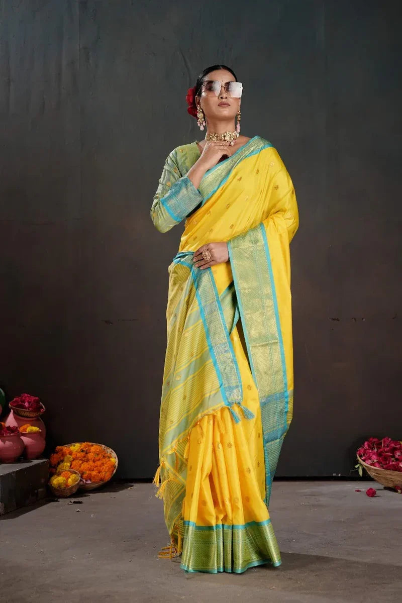Soft Silk Chitt Pallue With Contrast Blouse Weaving Saree