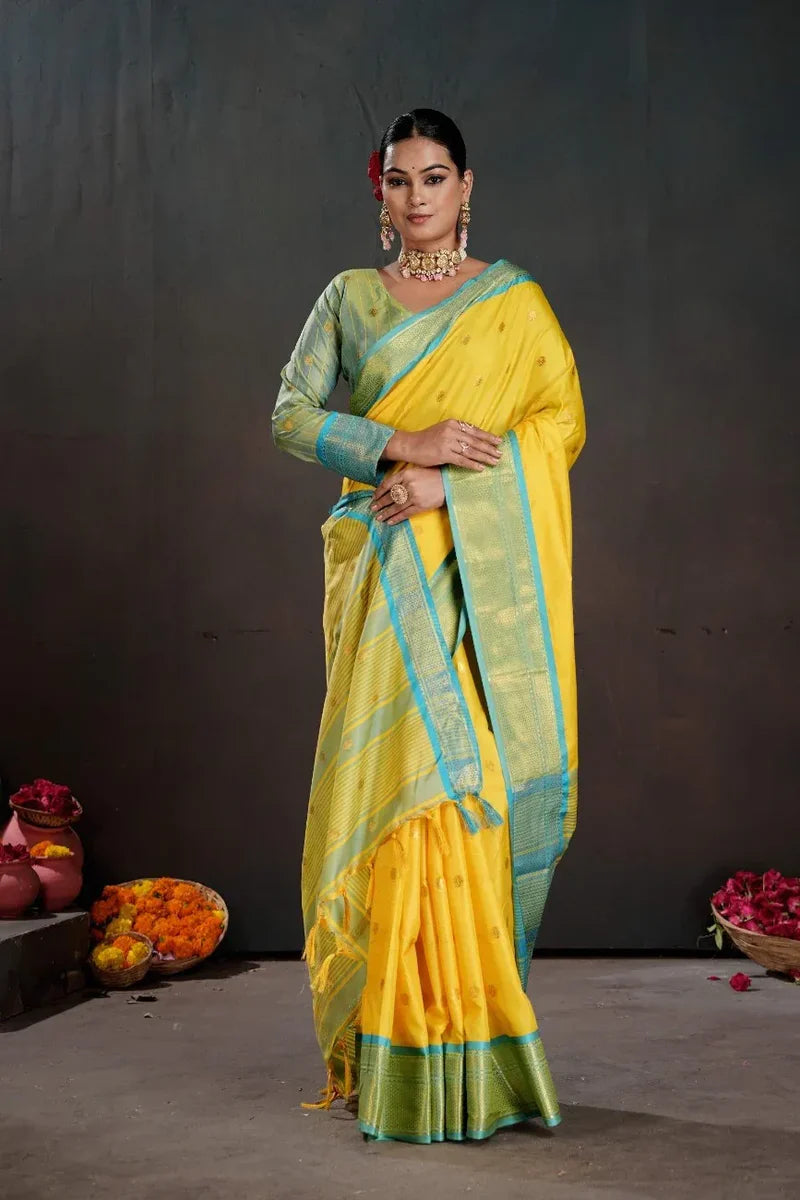 Soft Silk Chitt Pallue With Contrast Blouse Weaving Saree
